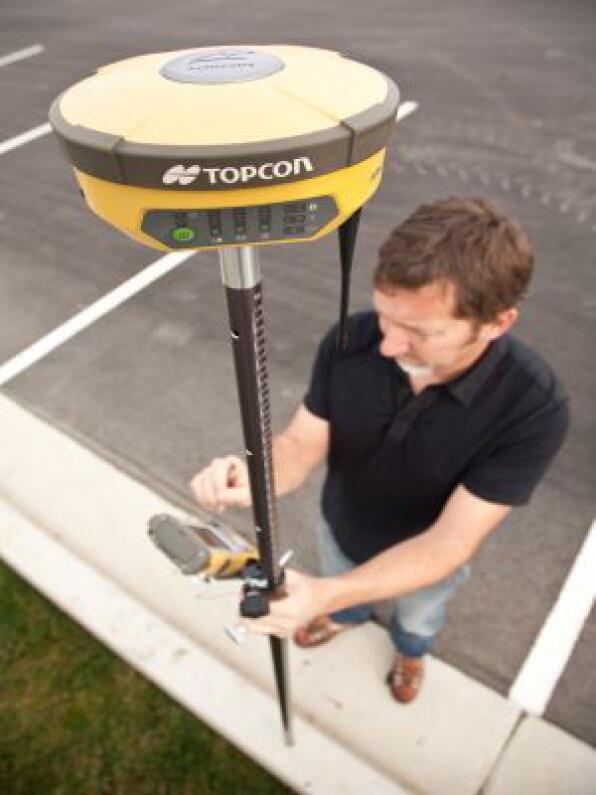 Topcon HiPer II network configuration using Magnet Field